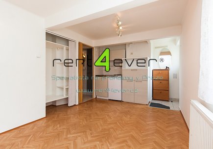 Pronájem bytu, Krč, V rovinách, byt 1+kk v RD, 15 m2, cihla, zahrada, nezařízený nábytkem, Rent4Ever.cz