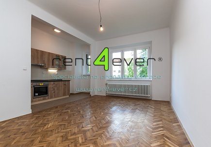 Pronájem bytu, Vršovice, Vršovická, 1+kk, 39 m2, cihla, po rekonstrukci, nezařízený nábytkem, Rent4Ever.cz