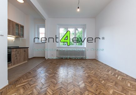 Pronájem bytu, Vršovice, Vršovická, 1+kk, 39 m2, cihla, po rekonstrukci, nezařízený nábytkem, Rent4Ever.cz