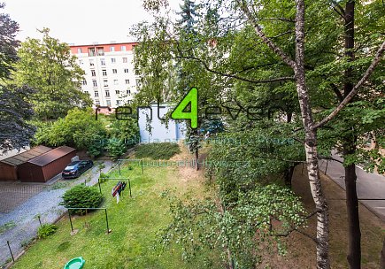 Pronájem bytu, Vršovice, Vršovická, 1+kk, 39 m2, cihla, po rekonstrukci, nezařízený nábytkem, Rent4Ever.cz