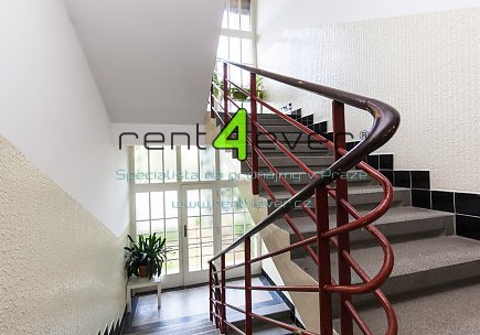 Pronájem bytu, Vršovice, Vršovická, 1+kk, 39 m2, cihla, po rekonstrukci, nezařízený nábytkem, Rent4Ever.cz