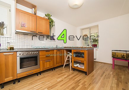 Pronájem bytu, Libeň, Valčíkova, byt 2+1, 68 m2, po rekonstrukci, společná zahrada, nezařízený, Rent4Ever.cz