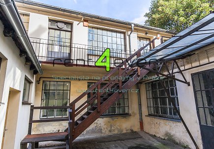 Pronájem bytu, Nusle, Oldřichova, 1+1, 80 m2, cihla, terasa, nezařízený, Rent4Ever.cz