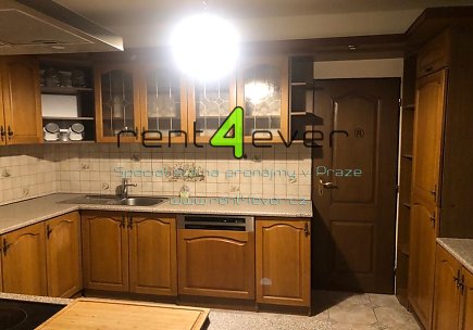Pronájem bytu, Dolní Chabry, U větrolamu, RD 6+1, 160 m2, cihla, zahrada, garáž, kompletně zařízený, Rent4Ever.cz