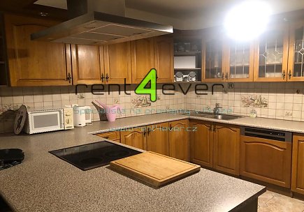 Pronájem bytu, Dolní Chabry, U větrolamu, RD 6+1, 160 m2, cihla, zahrada, garáž, kompletně zařízený, Rent4Ever.cz