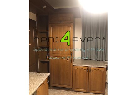 Pronájem bytu, Dolní Chabry, U větrolamu, RD 6+1, 160 m2, cihla, zahrada, garáž, kompletně zařízený, Rent4Ever.cz