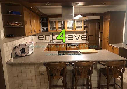 Pronájem bytu, Dolní Chabry, U větrolamu, RD 6+1, 160 m2, cihla, zahrada, garáž, kompletně zařízený, Rent4Ever.cz