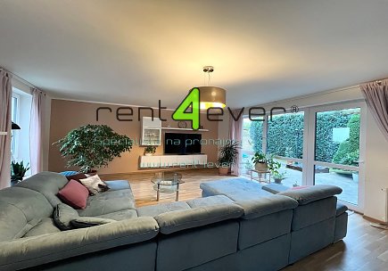Pronájem bytu, Dolní Chabry, U větrolamu, RD 6+1, 160 m2, cihla, zahrada, garáž, kompletně zařízený, Rent4Ever.cz