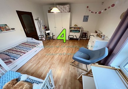 Pronájem bytu, Dolní Chabry, U větrolamu, RD 6+1, 160 m2, cihla, zahrada, garáž, kompletně zařízený, Rent4Ever.cz