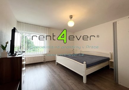 Pronájem bytu, Dolní Chabry, U větrolamu, RD 6+1, 160 m2, cihla, zahrada, garáž, kompletně zařízený, Rent4Ever.cz