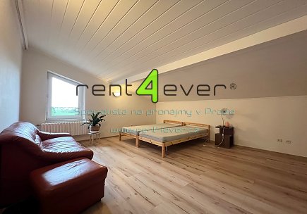 Pronájem bytu, Dolní Chabry, U větrolamu, RD 6+1, 160 m2, cihla, zahrada, garáž, kompletně zařízený, Rent4Ever.cz