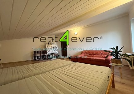 Pronájem bytu, Dolní Chabry, U větrolamu, RD 6+1, 160 m2, cihla, zahrada, garáž, kompletně zařízený, Rent4Ever.cz