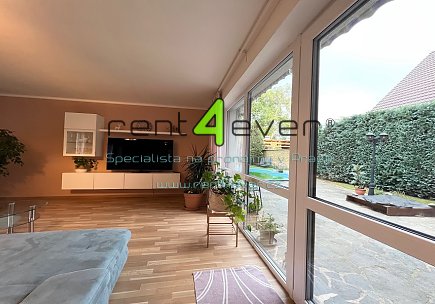 Pronájem bytu, Dolní Chabry, U větrolamu, RD 6+1, 160 m2, cihla, zahrada, garáž, kompletně zařízený, Rent4Ever.cz