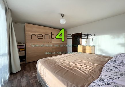 Pronájem bytu, Dolní Chabry, U větrolamu, RD 6+1, 160 m2, cihla, zahrada, garáž, kompletně zařízený, Rent4Ever.cz