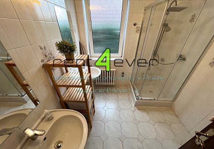 Pronájem bytu, Dolní Chabry, U větrolamu, RD 6+1, 160 m2, cihla, zahrada, garáž, kompletně zařízený, Rent4Ever.cz