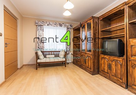 Pronájem bytu, Smíchov, Pod Hybšmankou, řadový RD 6+1, 320 m2, cihla, balkon, terasa, zařízený, Rent4Ever.cz