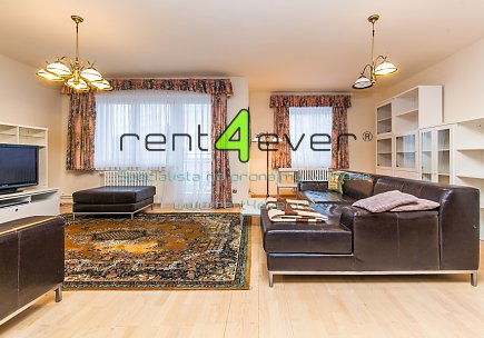 Pronájem bytu, Smíchov, Pod Hybšmankou, řadový RD 6+1, 320 m2, cihla, balkon, terasa, zařízený, Rent4Ever.cz