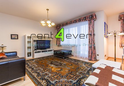 Pronájem bytu, Smíchov, Pod Hybšmankou, řadový RD 6+1, 320 m2, cihla, balkon, terasa, zařízený, Rent4Ever.cz