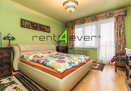 Pronájem bytu, Smíchov, Pod Hybšmankou, řadový RD 6+1, 320 m2, cihla, balkon, terasa, zařízený, Rent4Ever.cz