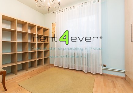Pronájem bytu, Smíchov, Pod Hybšmankou, řadový RD 6+1, 320 m2, cihla, balkon, terasa, zařízený, Rent4Ever.cz