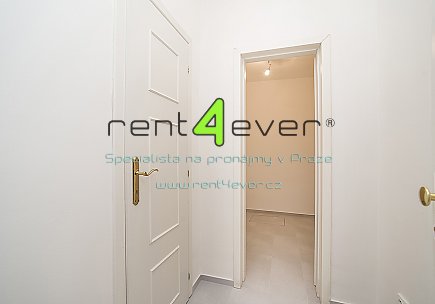 Pronájem bytu, Smíchov, U Pernikářky, 1+kk, 22 m2, cihla, výtah, komora, zařízený, Rent4Ever.cz