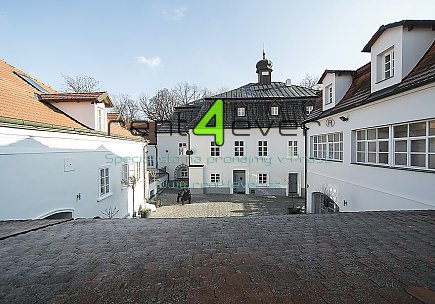 Pronájem bytu, Smíchov, U Pernikářky, 1+kk, 22 m2, cihla, výtah, komora, zařízený, Rent4Ever.cz