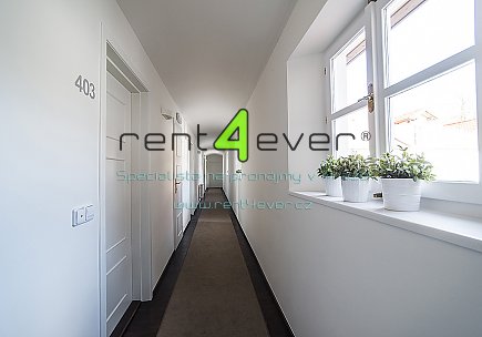 Pronájem bytu, Smíchov, U Pernikářky, 1+kk, 22 m2, cihla, výtah, komora, zařízený, Rent4Ever.cz