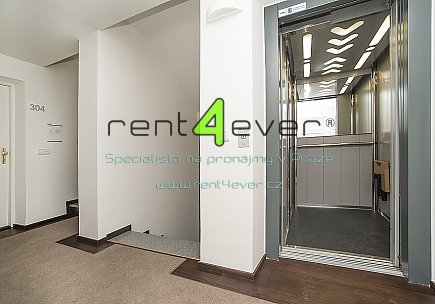 Pronájem bytu, Smíchov, U Pernikářky, 1+kk, 22 m2, cihla, výtah, komora, zařízený, Rent4Ever.cz