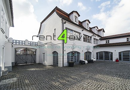 Pronájem bytu, Smíchov, U Pernikářky, 1+kk, 22 m2, cihla, výtah, komora, zařízený, Rent4Ever.cz