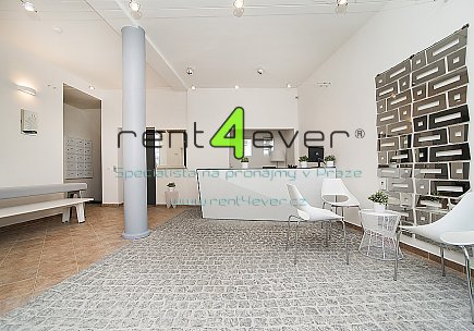 Pronájem bytu, Smíchov, U Pernikářky, 1+kk, 22 m2, cihla, výtah, komora, zařízený, Rent4Ever.cz