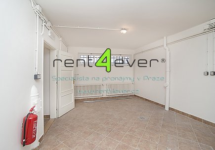 Pronájem bytu, Smíchov, U Pernikářky, 1+kk, 22 m2, cihla, výtah, komora, zařízený, Rent4Ever.cz