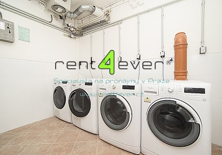 Pronájem bytu, Smíchov, U Pernikářky, 1+kk, 22 m2, cihla, výtah, komora, zařízený, Rent4Ever.cz