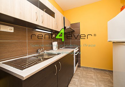 Pronájem bytu, Metro B Lužiny, Zvoncovitá, 2+kk, 48 m2, po rekonstrukci, částečně zařízený nábytkem, Rent4Ever.cz
