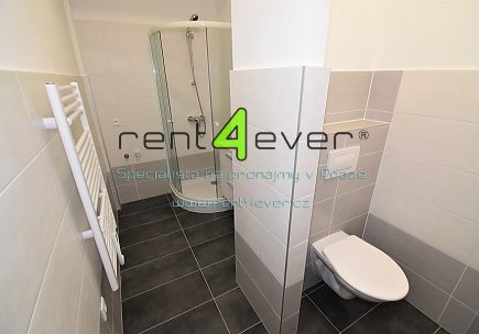 Pronájem bytu, Hostivař, Štěrboholská, 2+kk, 44 m2, cihla, po rekonstrukci, komora, nezařízený, Rent4Ever.cz