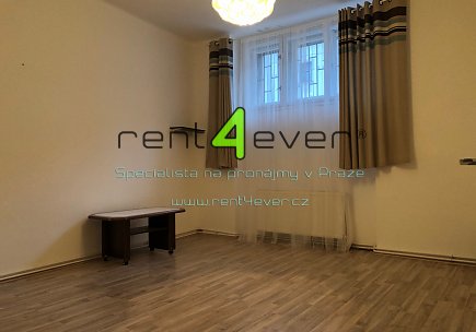 Pronájem bytu, Břevnov, Šlikova, suterénní byt 1+kk, 27 m2, cihla, nezařízený nábytkem, Rent4Ever.cz