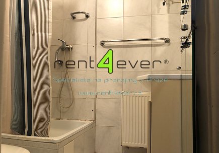 Pronájem bytu, Břevnov, Šlikova, suterénní byt 1+kk, 27 m2, cihla, nezařízený nábytkem, Rent4Ever.cz