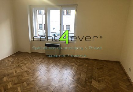 Pronájem bytu, Břevnov, Šlikova, byt 1+kk, 27 m2, cihla, po rekonstrukci, komora, nezařízený, Rent4Ever.cz