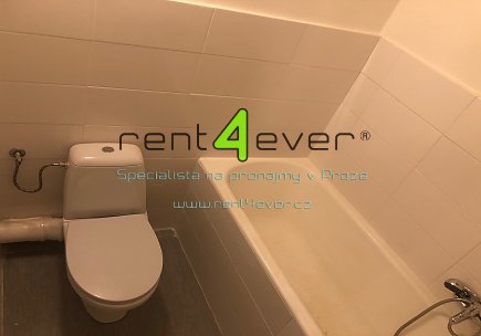 Pronájem bytu, Břevnov, Šlikova, byt 1+kk, 27 m2, cihla, po rekonstrukci, komora, nezařízený, Rent4Ever.cz