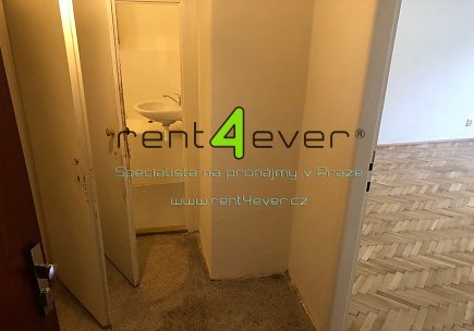 Pronájem bytu, Břevnov, Šlikova, byt 1+kk, 27 m2, cihla, po rekonstrukci, komora, nezařízený, Rent4Ever.cz