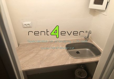 Pronájem bytu, Břevnov, Šlikova, byt 1+kk, 27 m2, cihla, po rekonstrukci, komora, nezařízený, Rent4Ever.cz