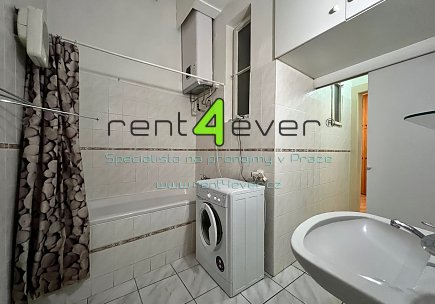 Pronájem bytu, Žižkov, Blodkova, byt 3+1, 87 m2, cihla, komora, výtah, zařízený nábytkem, Rent4Ever.cz