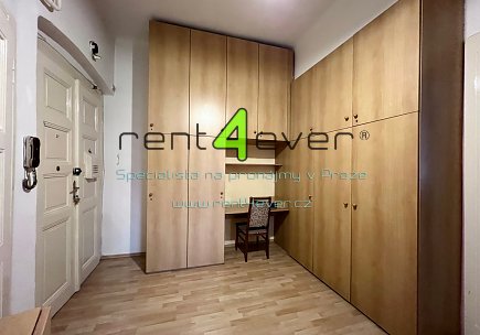 Pronájem bytu, Žižkov, Blodkova, byt 3+1, 87 m2, cihla, komora, výtah, zařízený nábytkem, Rent4Ever.cz
