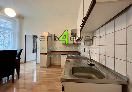 Pronájem bytu, Žižkov, Blodkova, byt 3+1, 87 m2, cihla, komora, výtah, zařízený nábytkem, Rent4Ever.cz