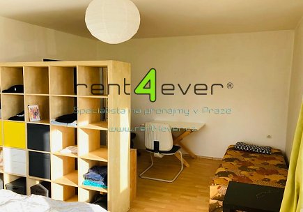 Pronájem bytu, Hradčany, Milady Horákové, pokoj 20.6 m2, balkon, zařízený, pouze pro studentky, Rent4Ever.cz