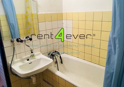 Pronájem bytu, Hradčany, Milady Horákové, pokoj 20.6 m2, balkon, zařízený, pouze pro studentky, Rent4Ever.cz