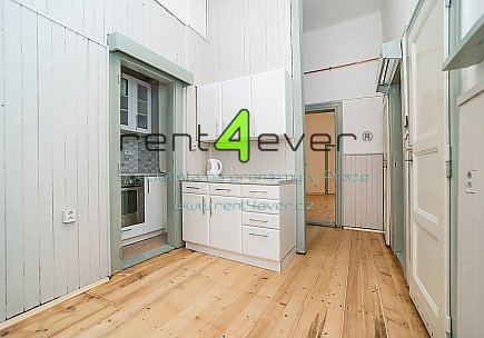 Pronájem bytu, Dejvice, Václavkova, byt 2+1, 68 m2, cihla, výtah, nezařízený nábytkem, Rent4Ever.cz