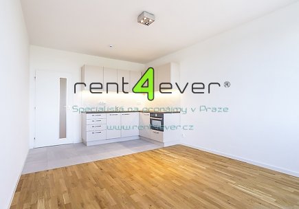 Pronájem bytu, Metro A Želivského, 3+kk, 75 m2, cihla, výtah, komora, hala, nezařízený, Rent4Ever.cz