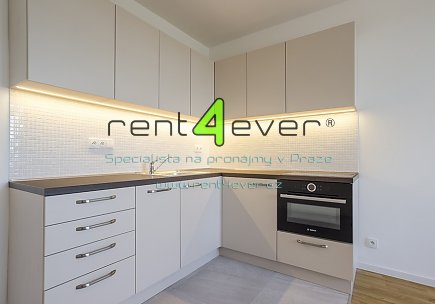 Pronájem bytu, Metro A Želivského, 3+kk, 75 m2, cihla, výtah, komora, hala, nezařízený, Rent4Ever.cz