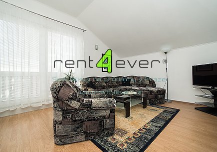 Pronájem bytu, Kyje, Zvíkovská, byt 3+1 v RD, 100 m2, cihla, balkon, zahrada, zařízený nábytkem, Rent4Ever.cz