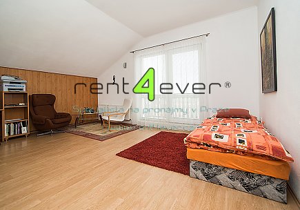 Pronájem bytu, Kyje, Zvíkovská, byt 3+1 v RD, 100 m2, cihla, balkon, zahrada, zařízený nábytkem, Rent4Ever.cz